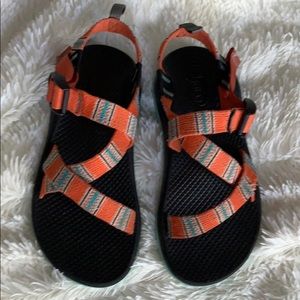 EUC Chaco sandals in youth size 3/women’s size 5